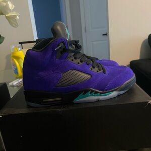 Jordan Purple and Black Sneakers High-Top Design